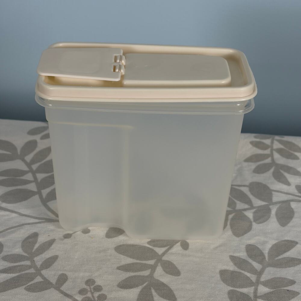 Vintage Rubbermaid 4 Qt Flip Top Pantry Storage Container Almond Lid 0084
